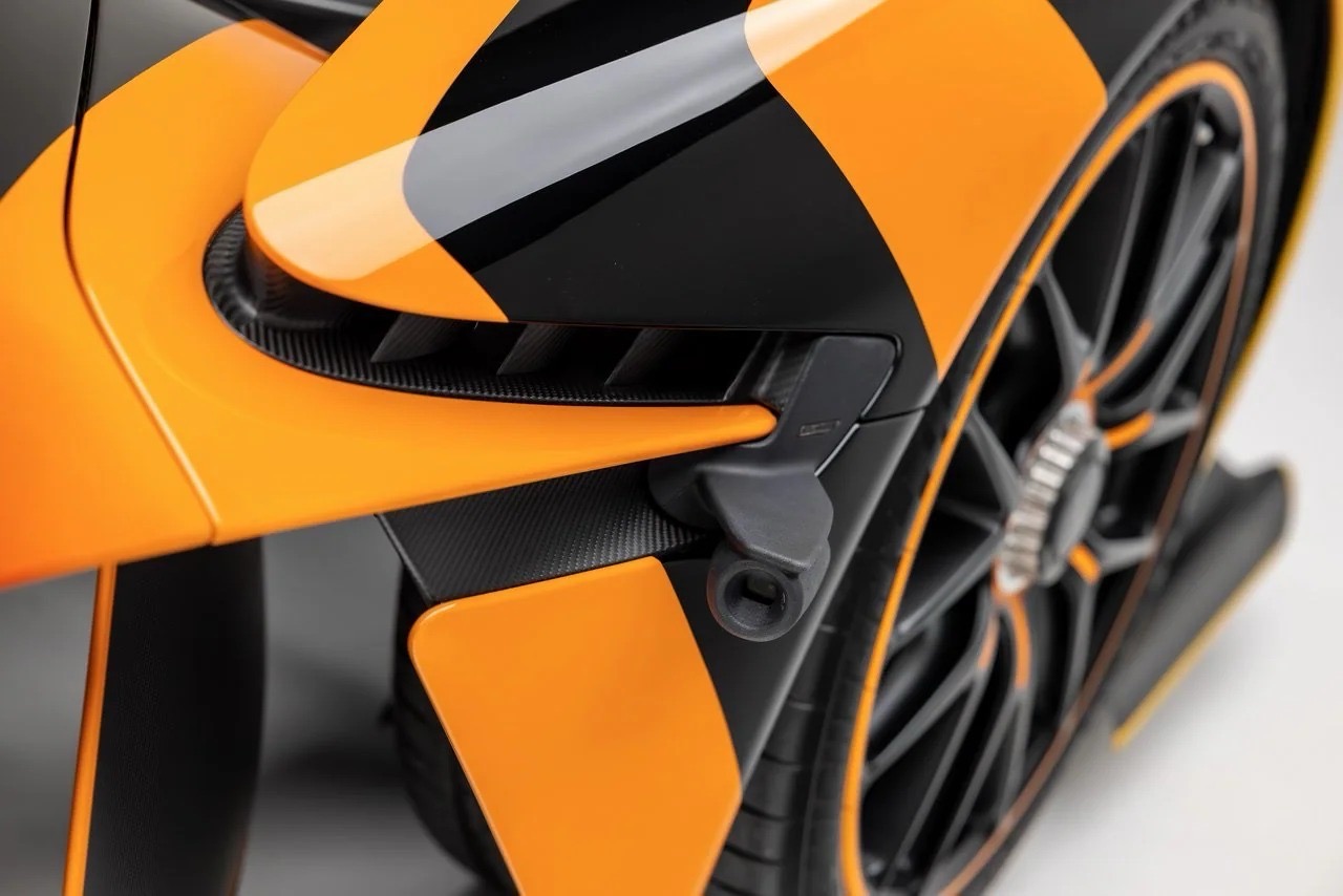 2024 Aston Martin Valkyrie, 9/16