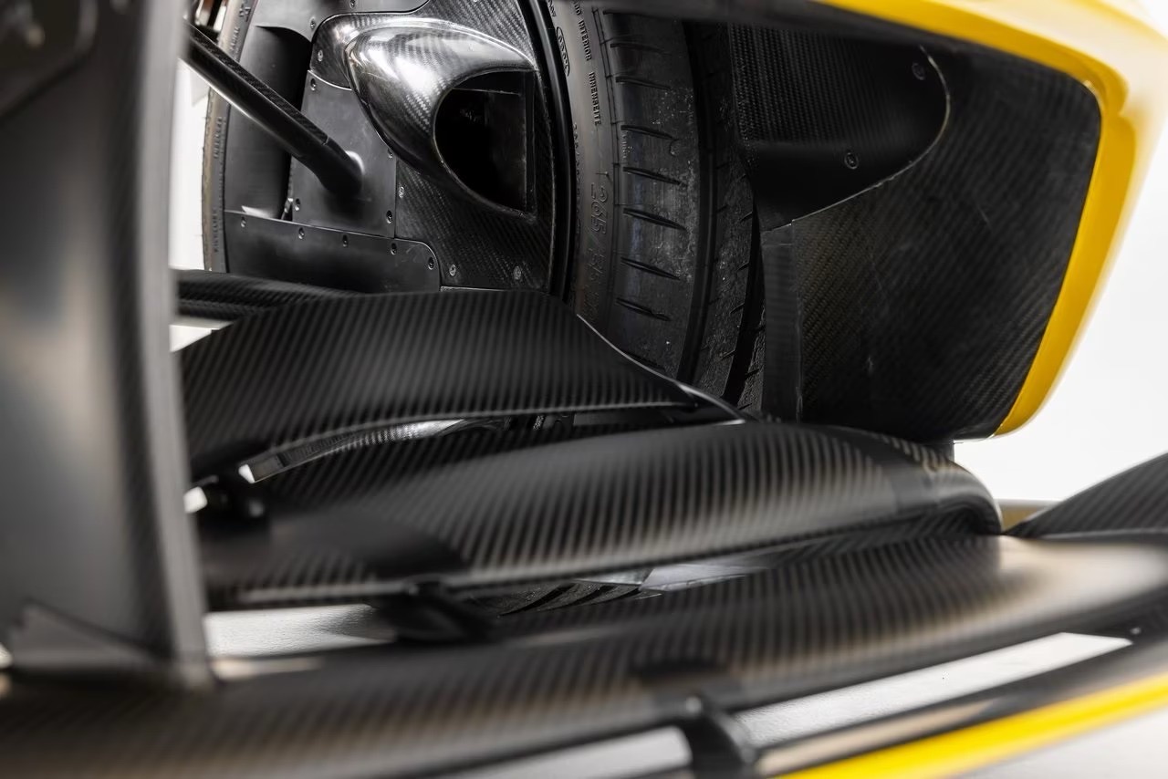 2024 Aston Martin Valkyrie, 12/16