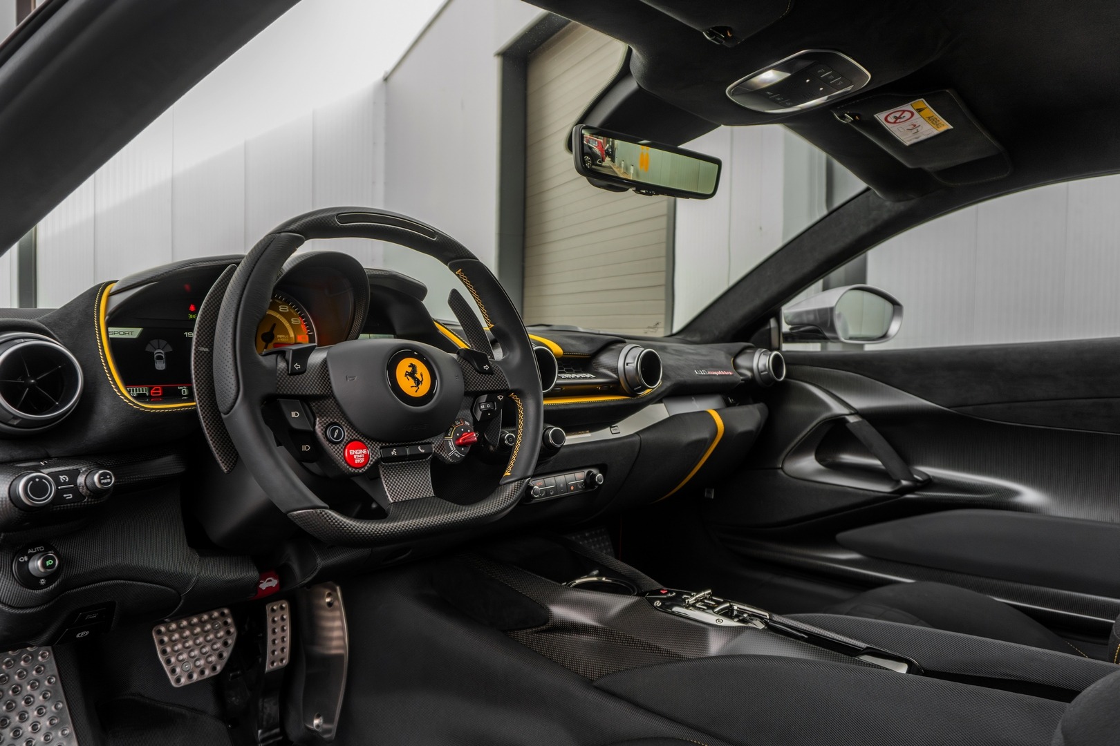 2025 Ferrari 812 Competizione, 3/19