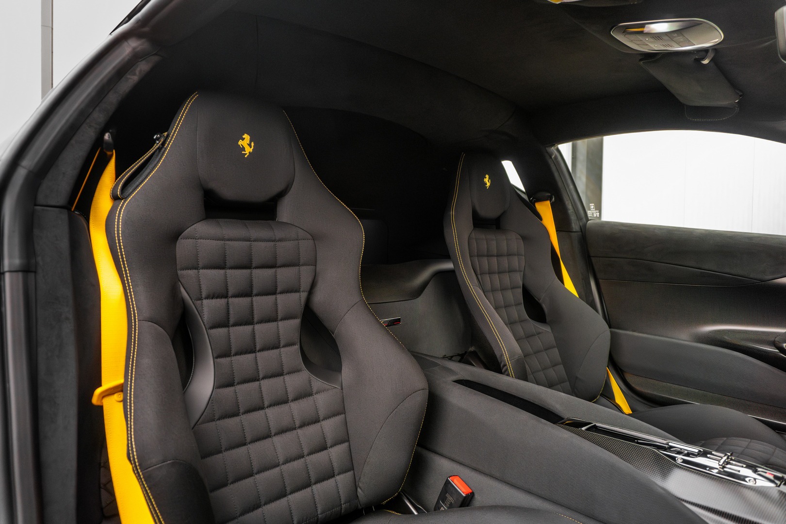 2025 Ferrari 812 Competizione, 6/19