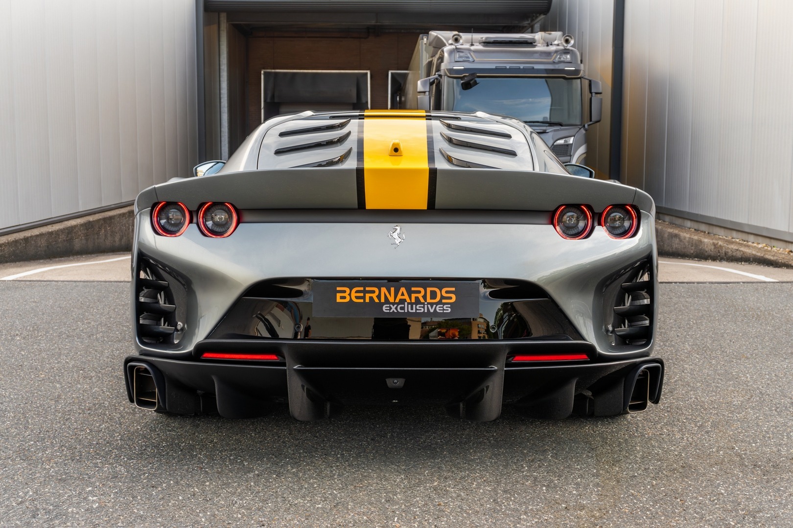 2025 Ferrari 812 Competizione, 15/19