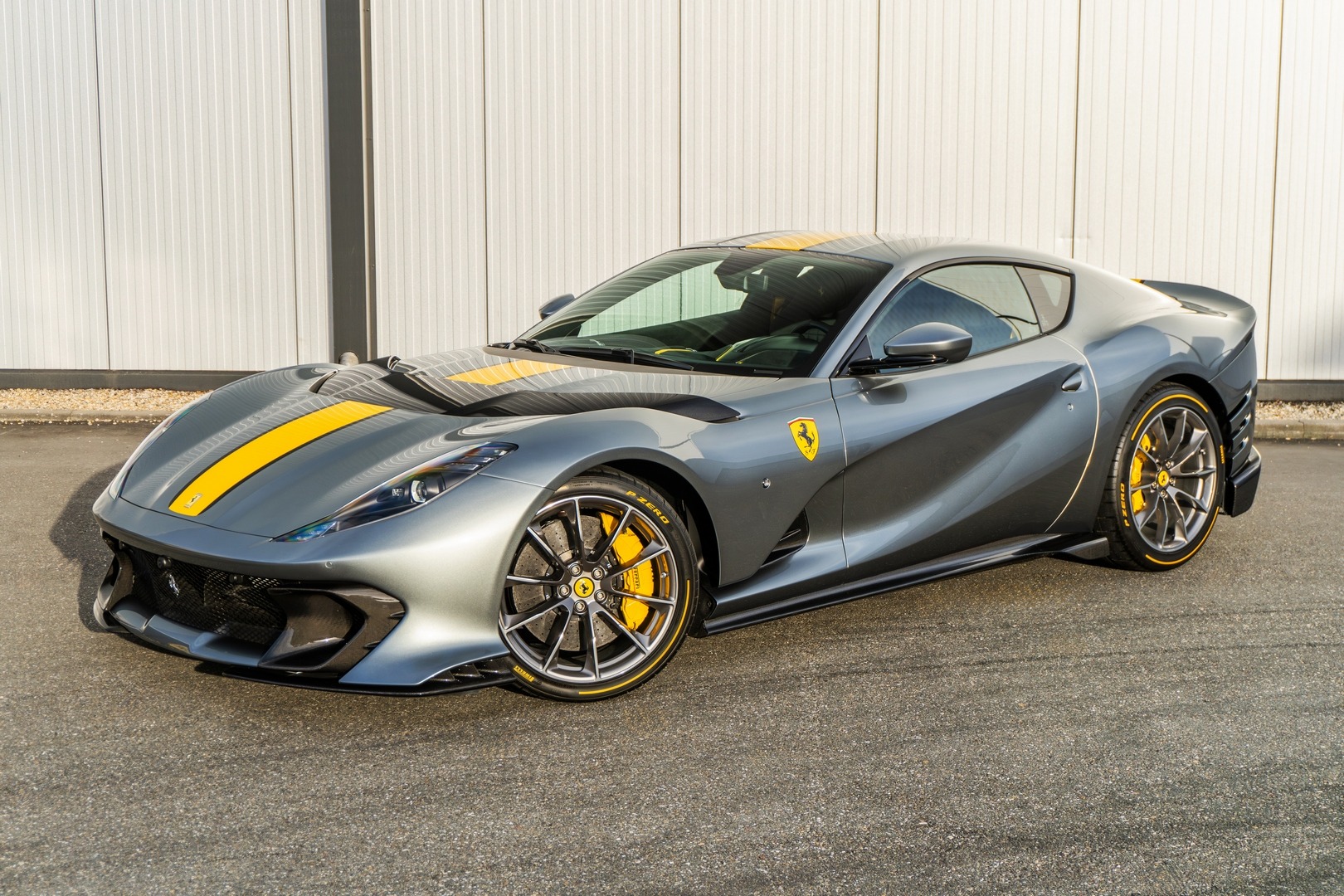 2025 Ferrari 812 Competizione, 19/19