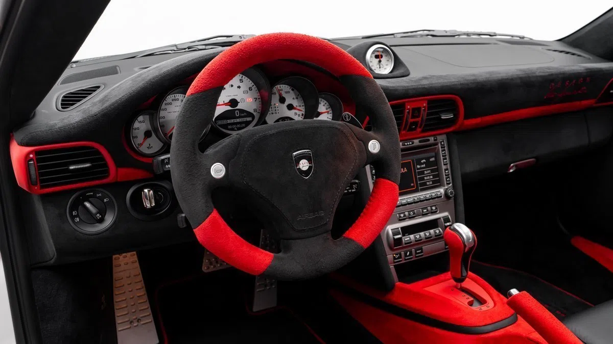 2007 Gemballa Avalanche GTR 650 interior, steering wheel
