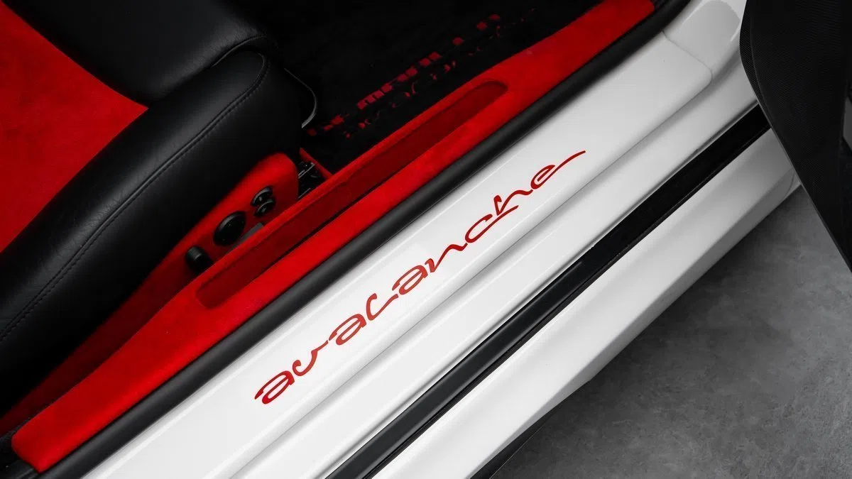 2007 Gemballa Avalanche GTR 650 interior, door sill