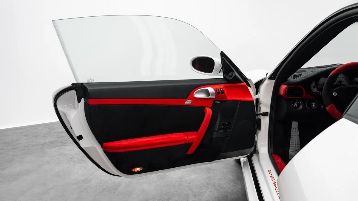 2007 Gemballa Avalanche GTR 650 interior, door panel