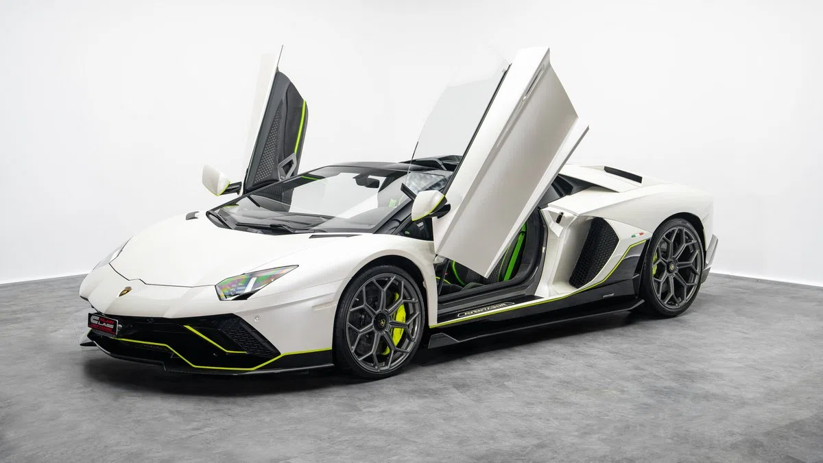 2022 Lamborghini Aventador Ultimae Roadster