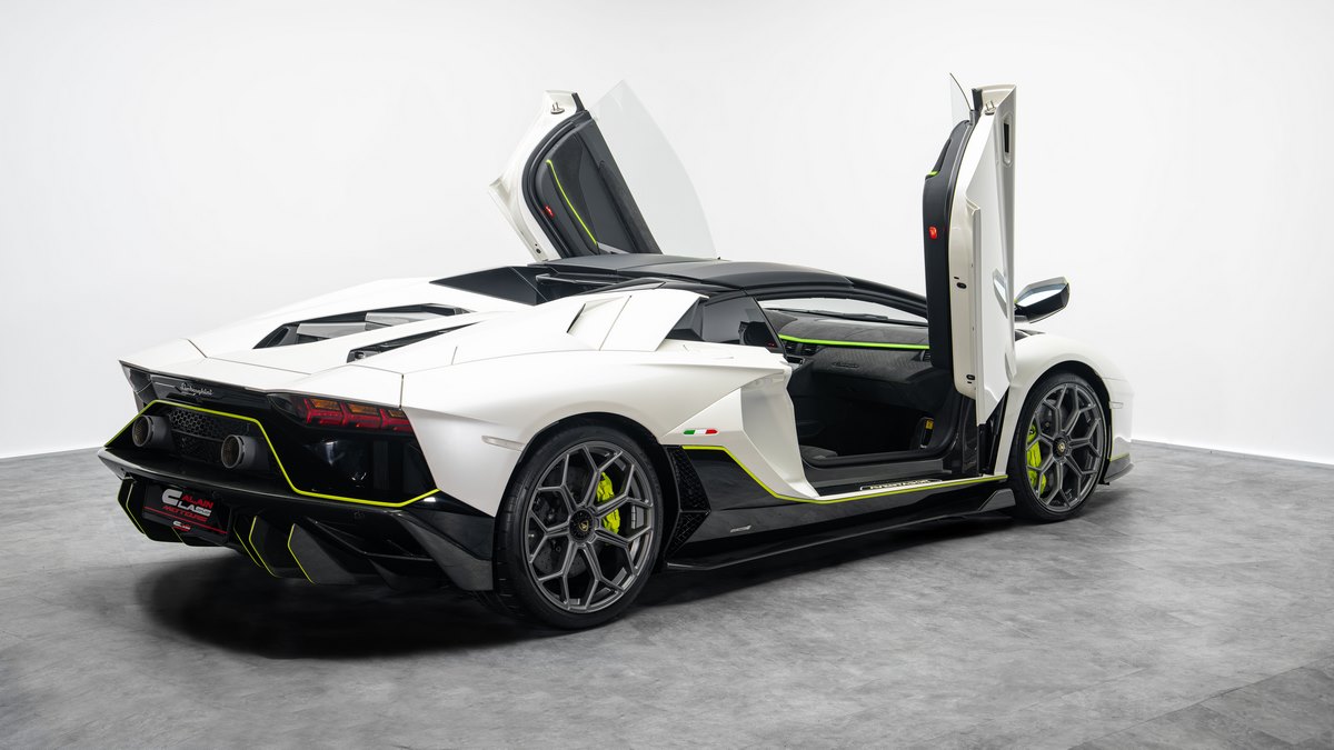 2022 Lamborghini Aventador Ultimae Roadster, 3/20