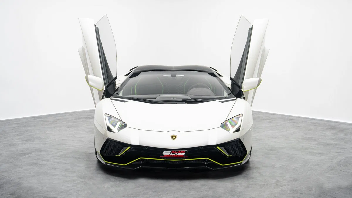 2022 Lamborghini Aventador Ultimae Roadster for sale, exterior, White