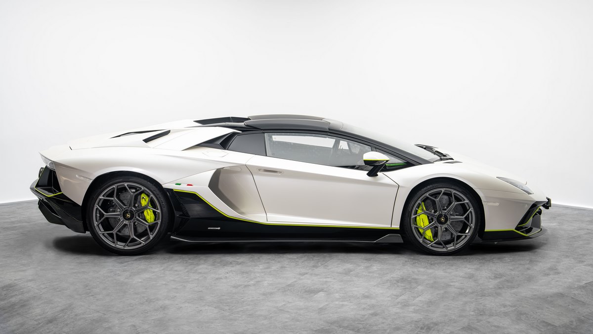 2022 Lamborghini Aventador Ultimae Roadster, 19/20