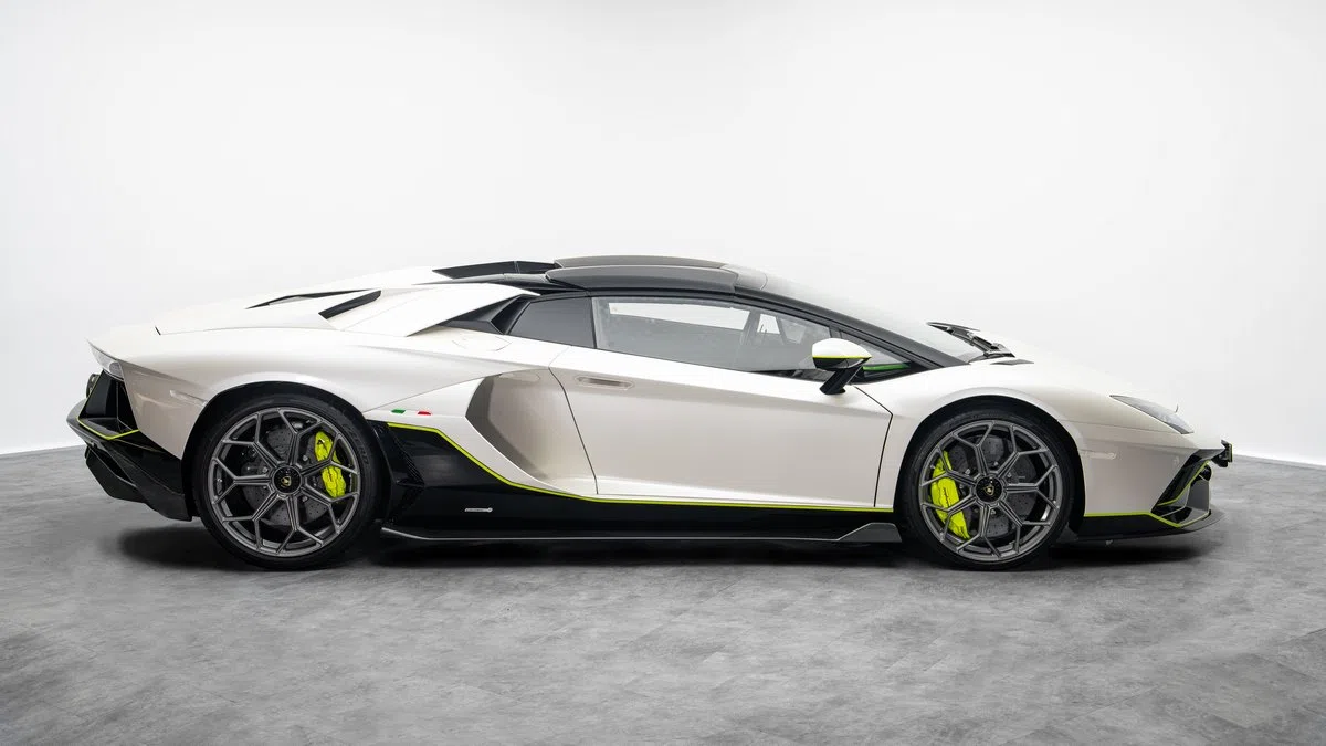 2022 Lamborghini Aventador Ultimae Roadster for sale, exterior, White