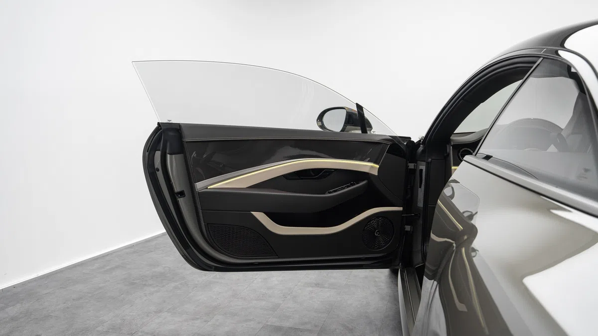 2023 Bentley Batur interior, door panel