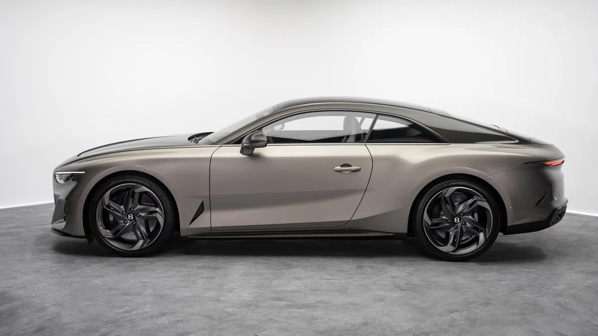 2023 Bentley Batur, side profile