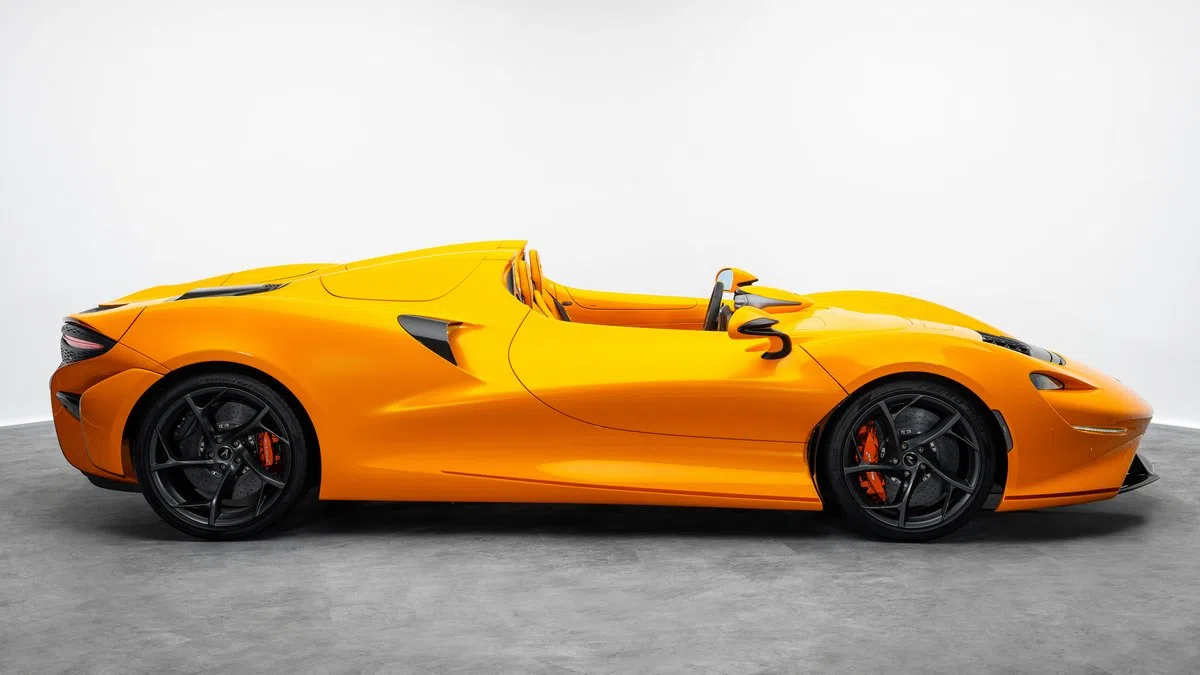 2021 McLaren Elva, side profile, Yellow
