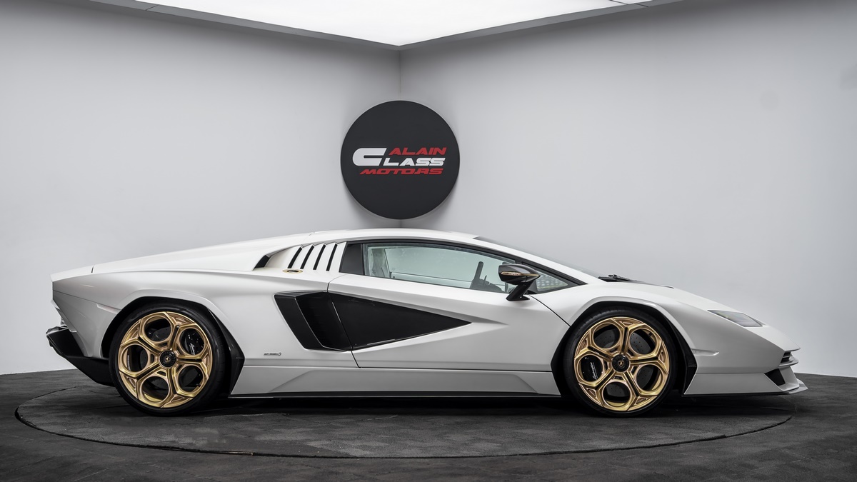 2022 Lamborghini Countach LPI 800-4, 3/21