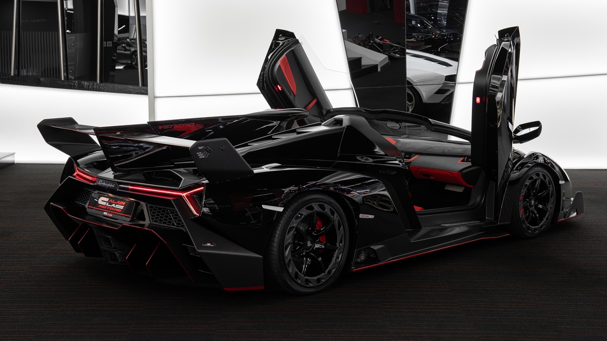 2015 Lamborghini Veneno Roadster, 2/21
