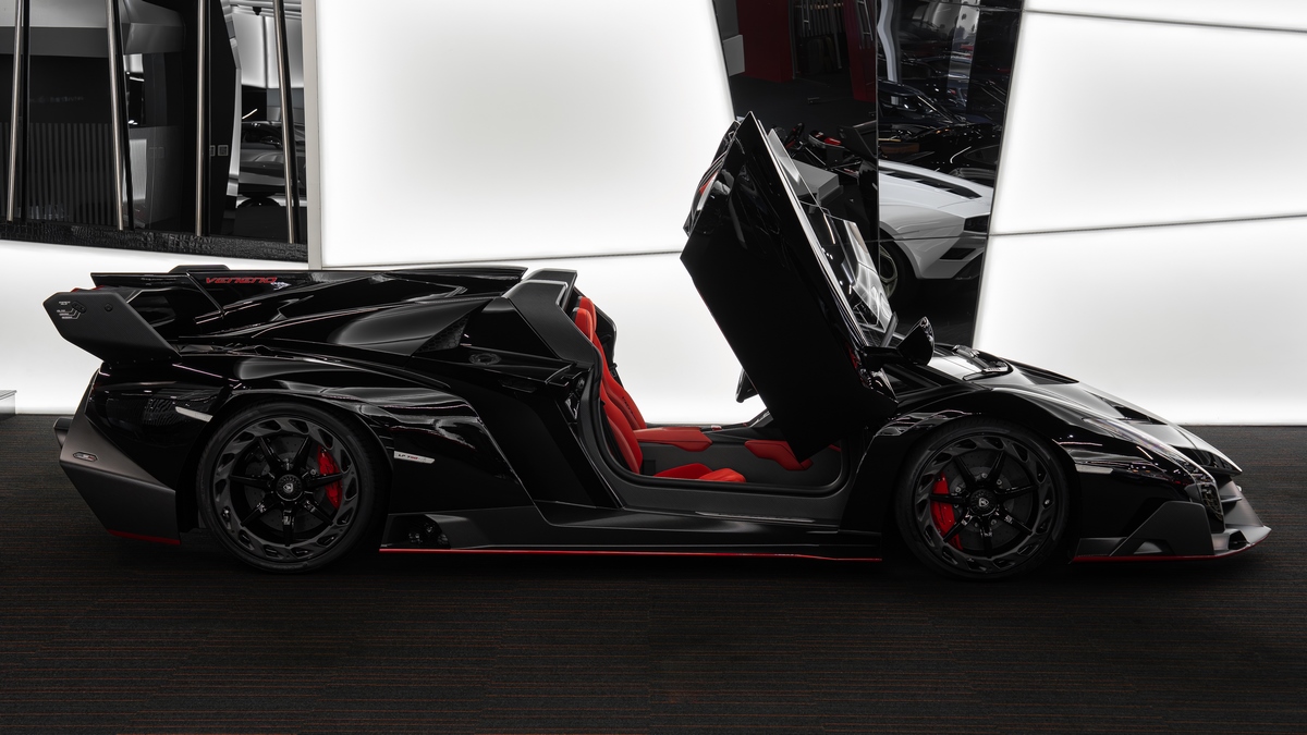 2015 Lamborghini Veneno Roadster, 5/21