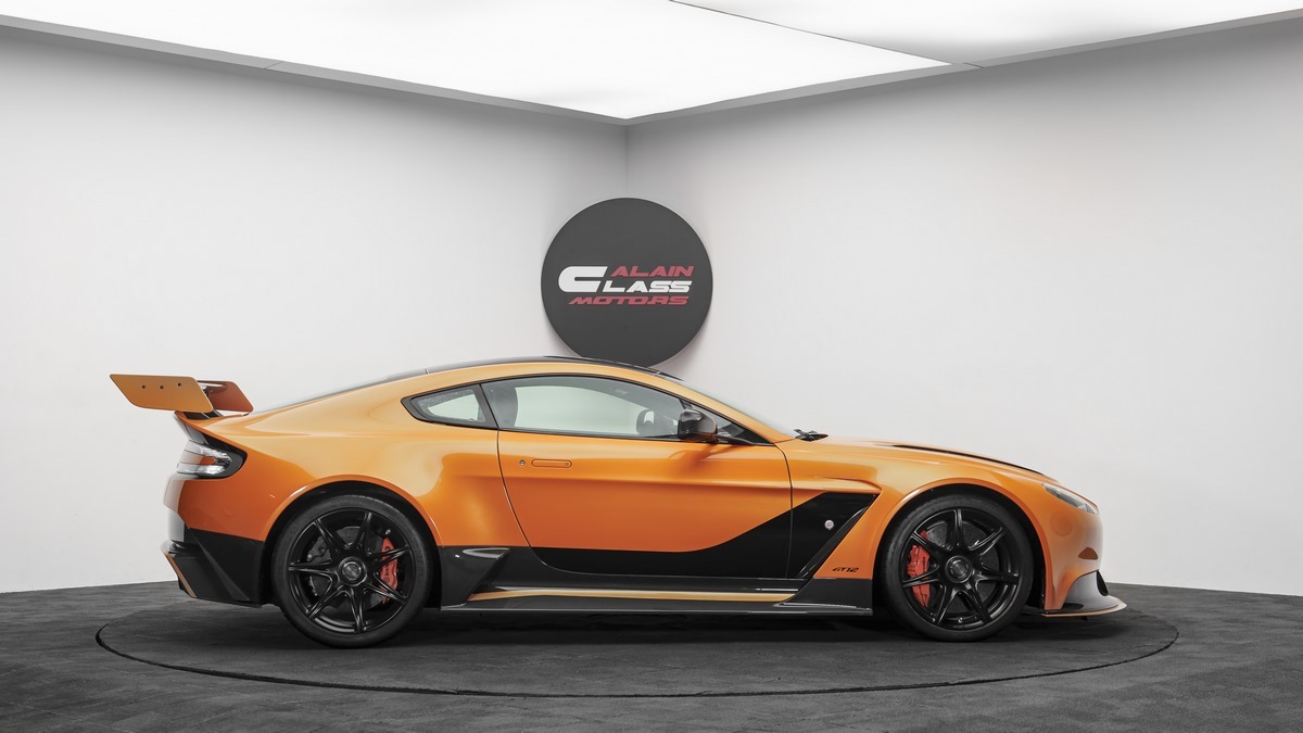 2016 Aston Martin Vantage GT12, 2/23