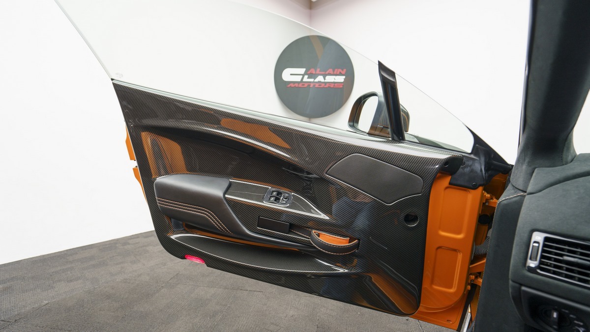2016 Aston Martin Vantage GT12, 3/23