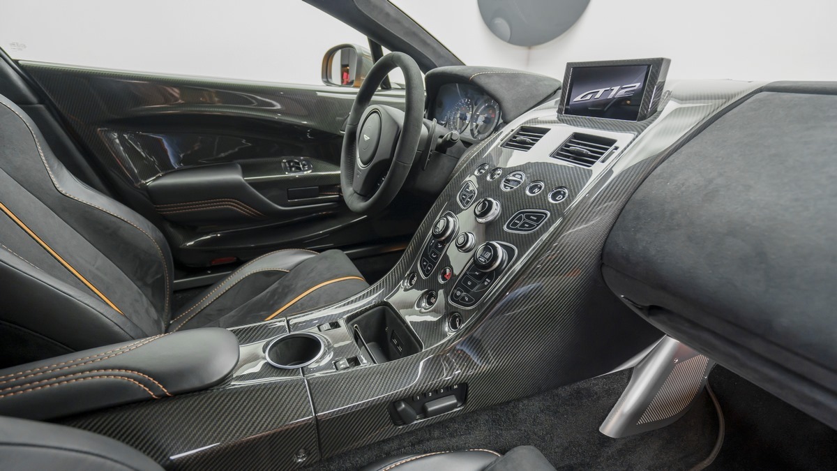2016 Aston Martin Vantage GT12, 4/23
