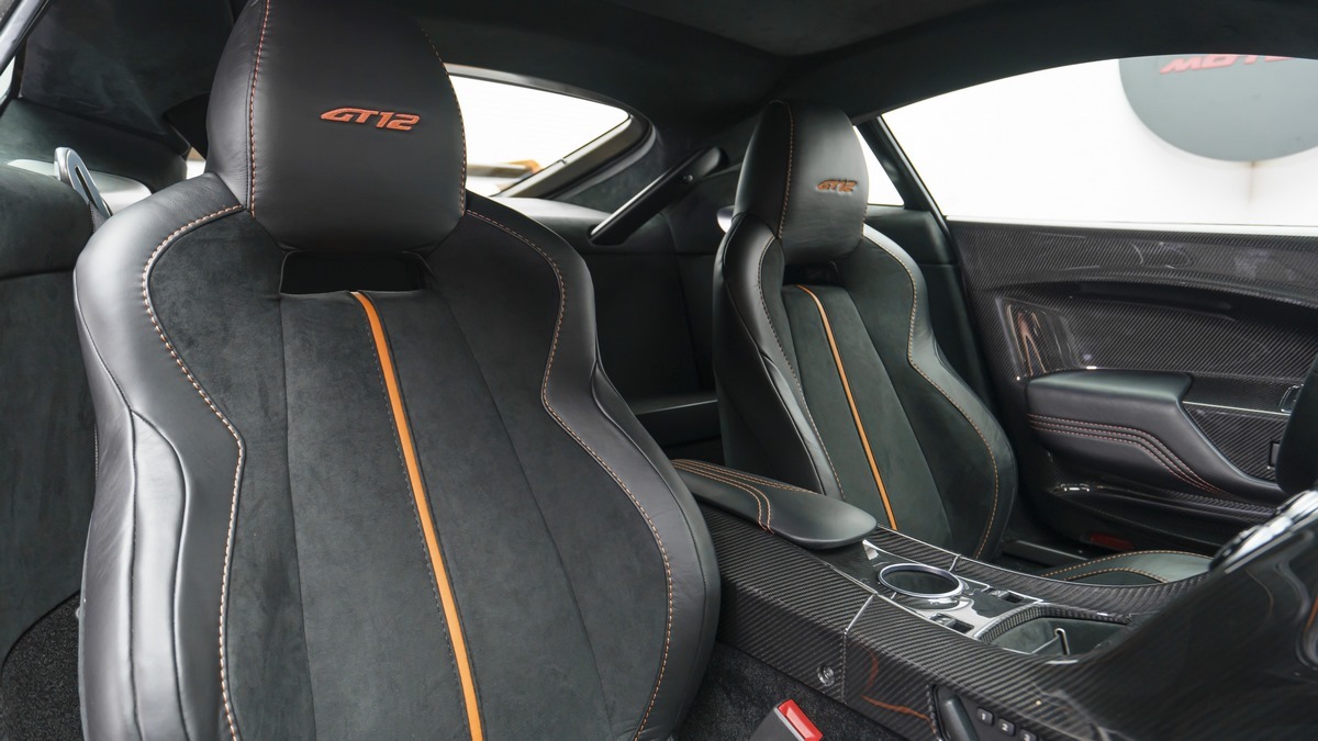 2016 Aston Martin Vantage GT12, 9/23