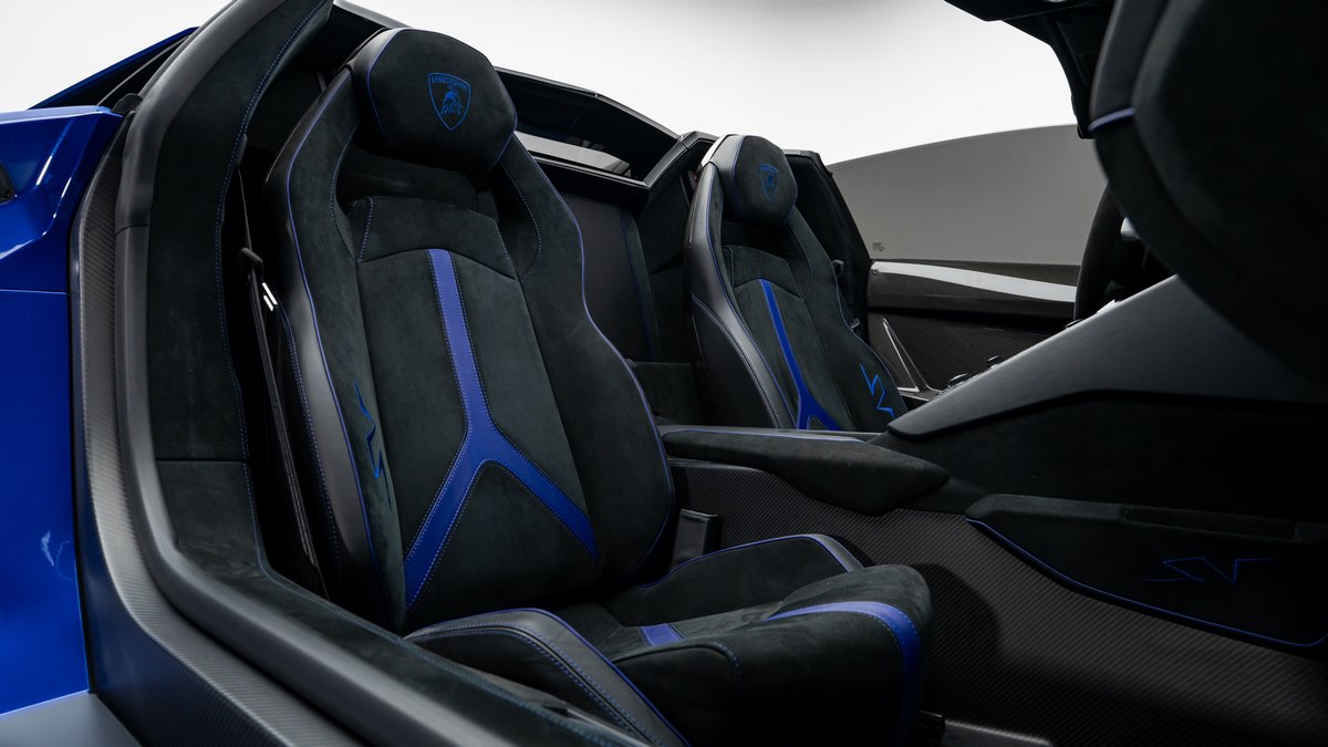 2016 Lamborghini Aventador SV Roadster, 6/18