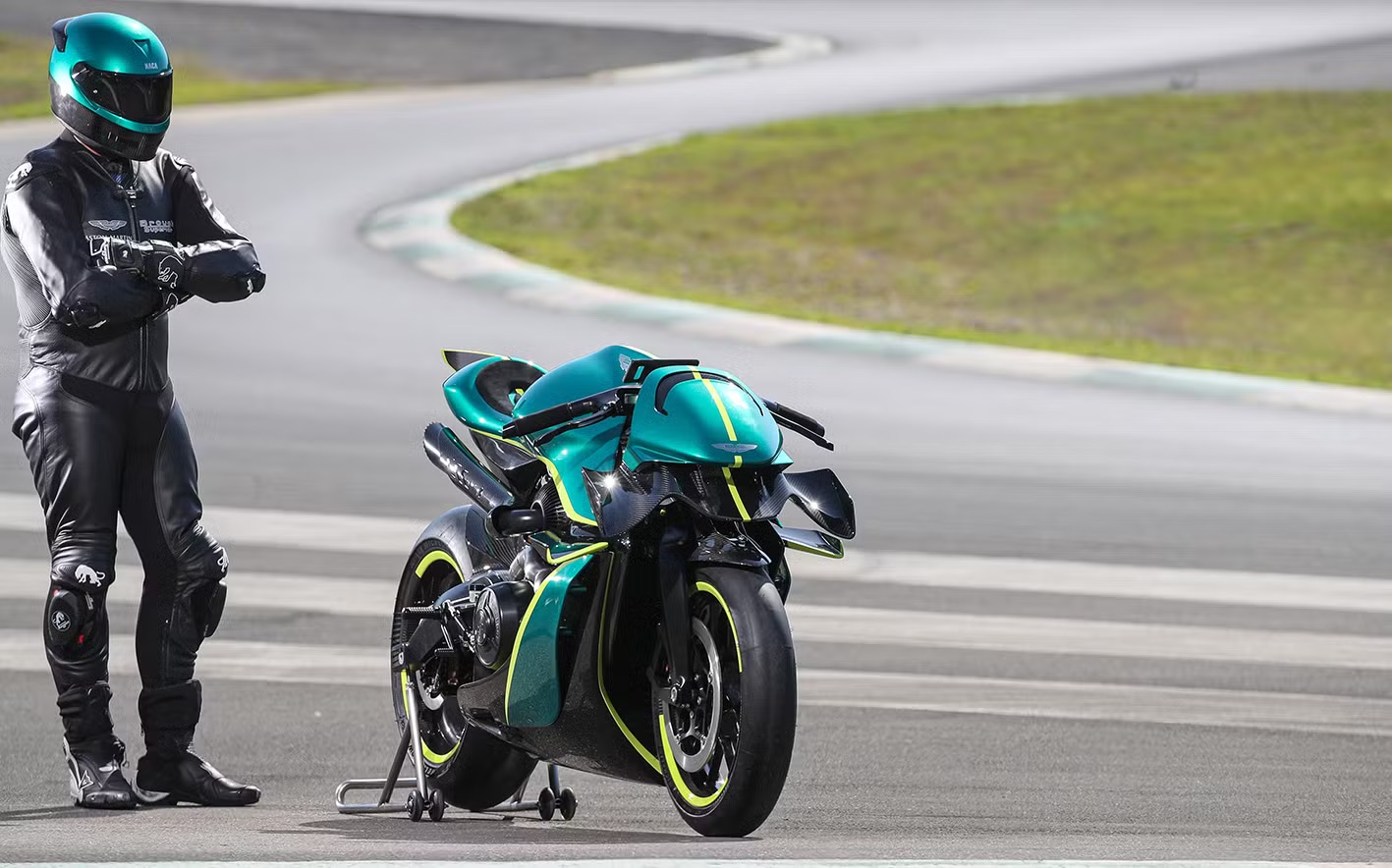 2025 Brough Superior AMB 001 Pro Aston Martin, 2/14