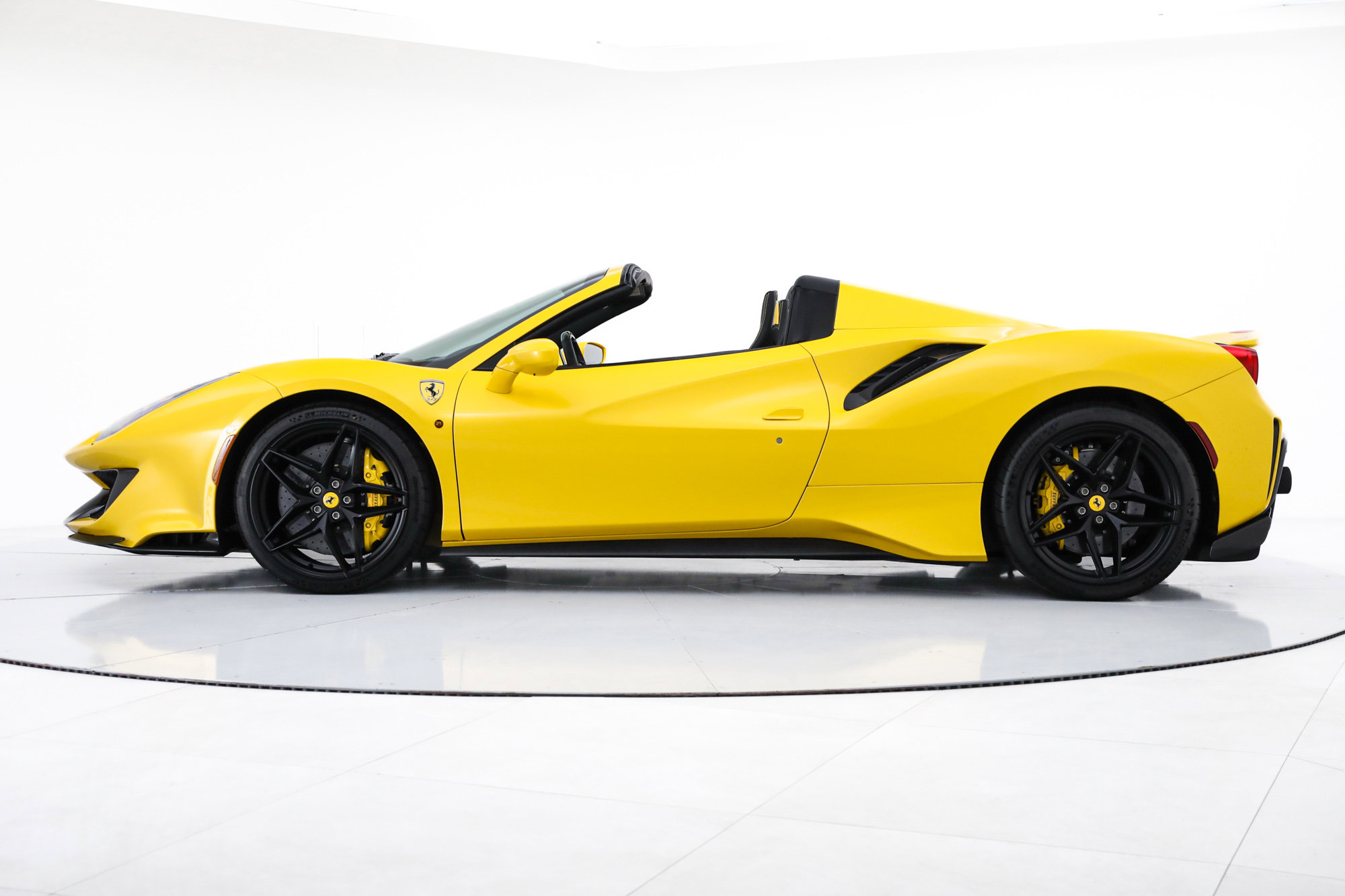 2020 Ferrari 488 Pista Spider, 2/18