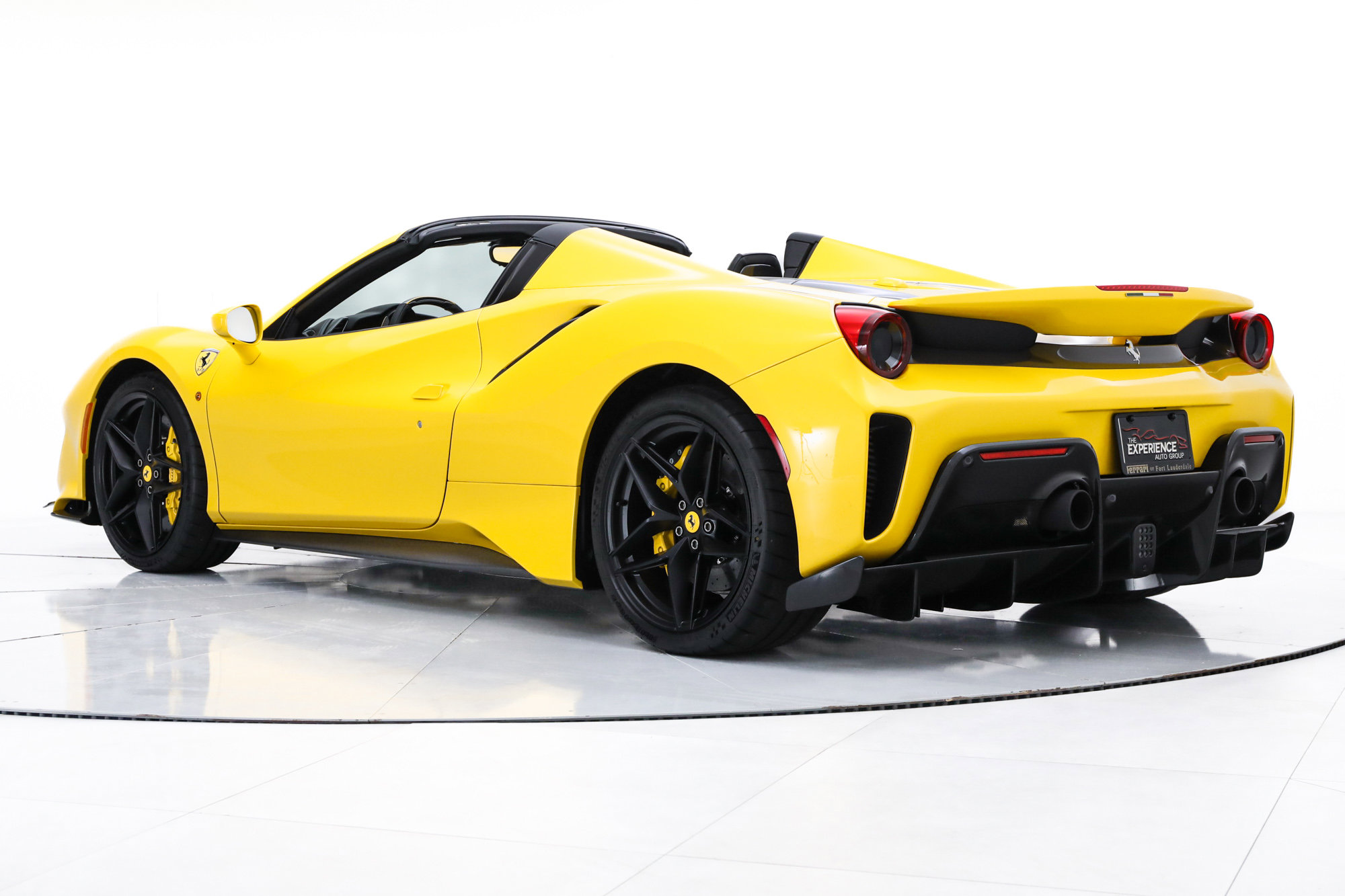 2020 Ferrari 488 Pista Spider, 16/18