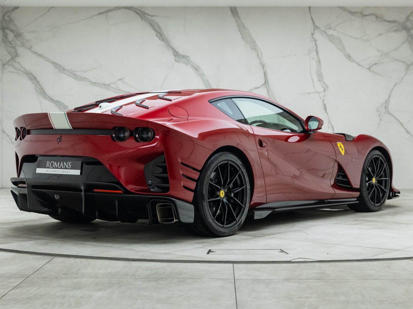 2022 Ferrari 812 Competizione, 2/17