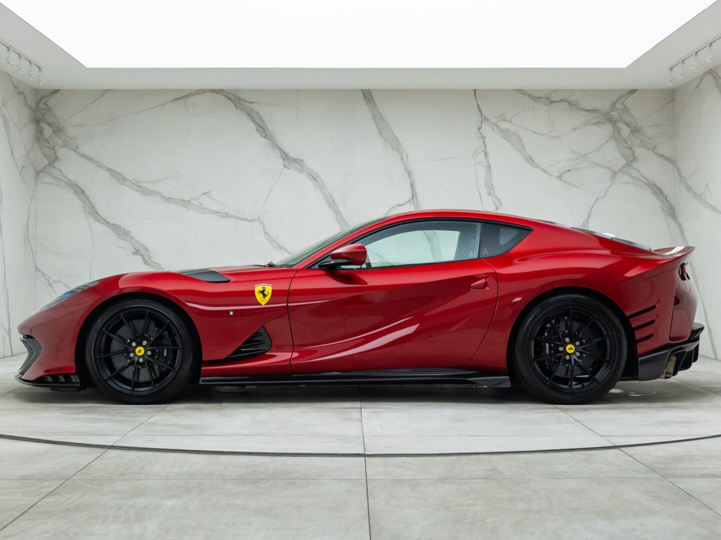 2022 Ferrari 812 Competizione, 3/17