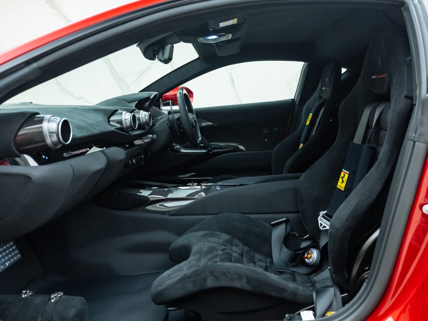 2022 Ferrari 812 Competizione, 5/17