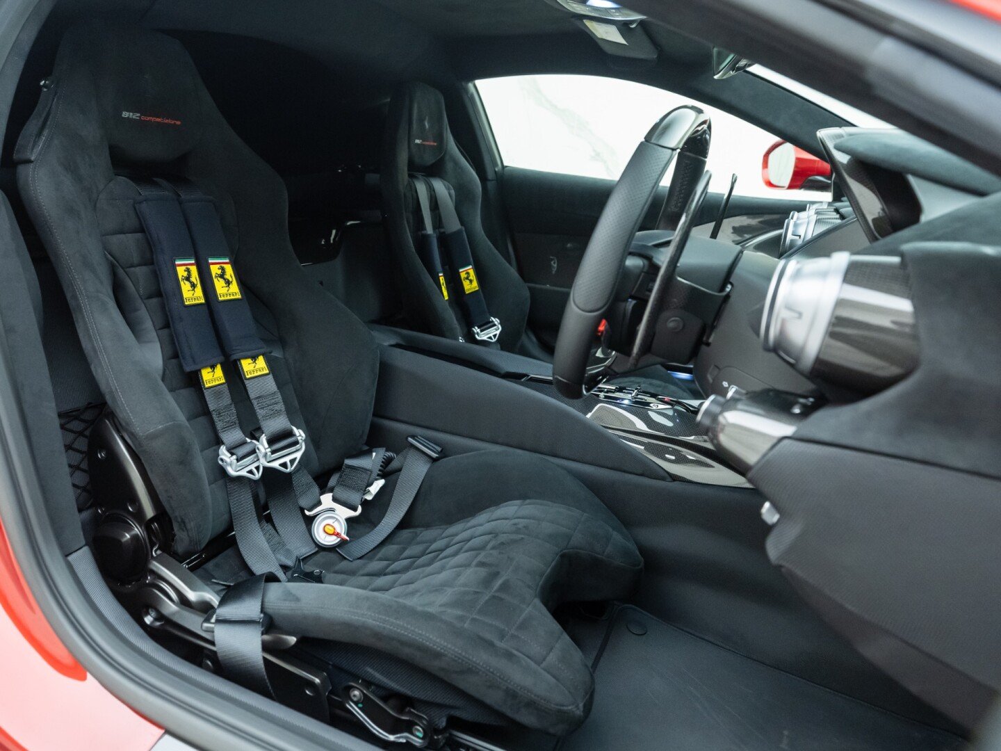 2022 Ferrari 812 Competizione, 6/17