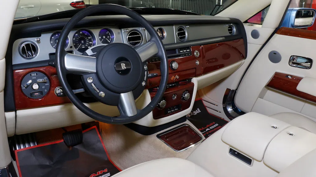 2008 ROLLS-ROYCE Phantom Drophead Pininfarina interior, dashboard, Off White
