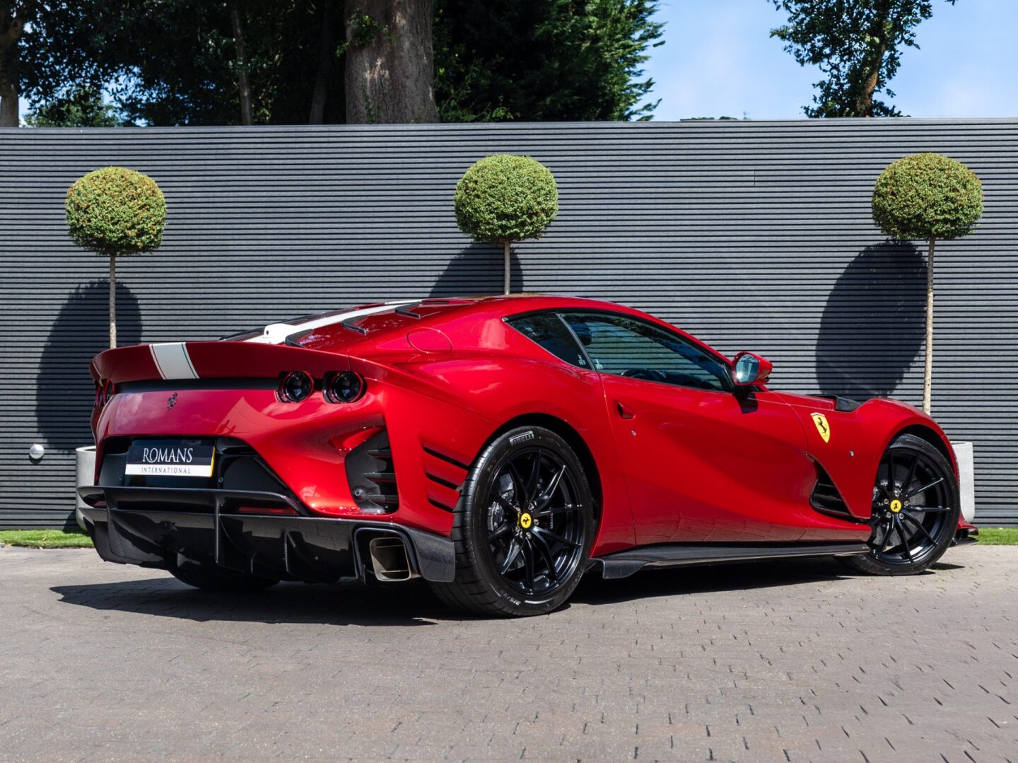2022 Ferrari 812 Competizione, 11/17