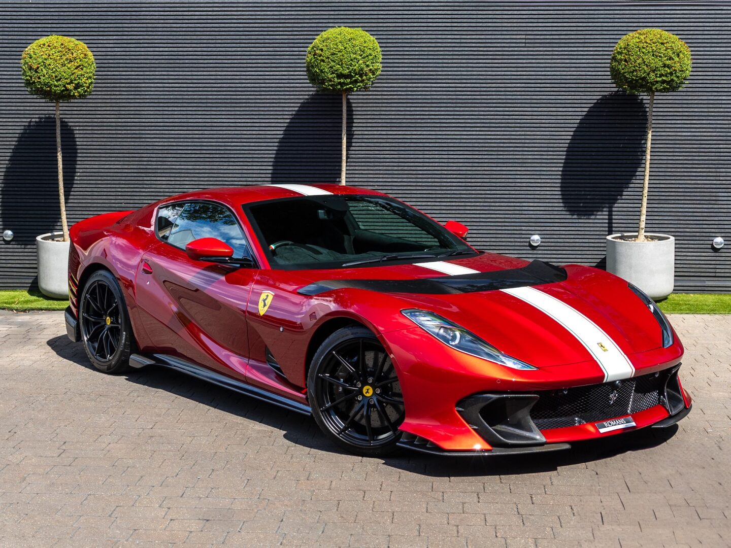 2022 Ferrari 812 Competizione, 13/17