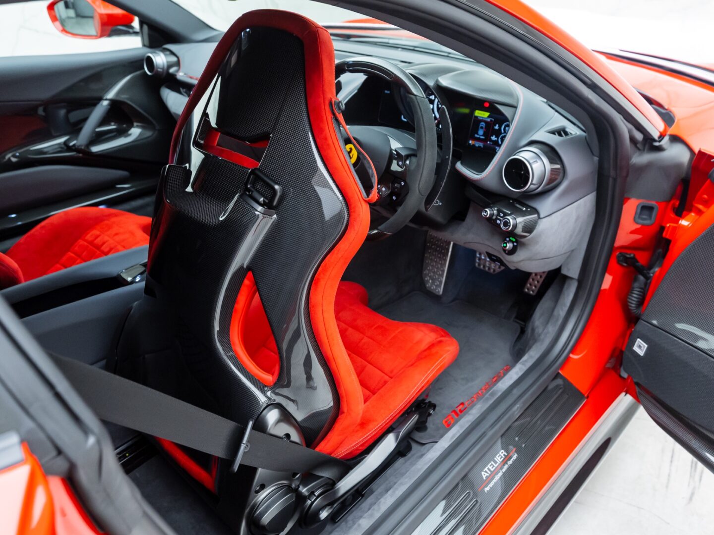 2023 Ferrari 812 Competizione, 5/16