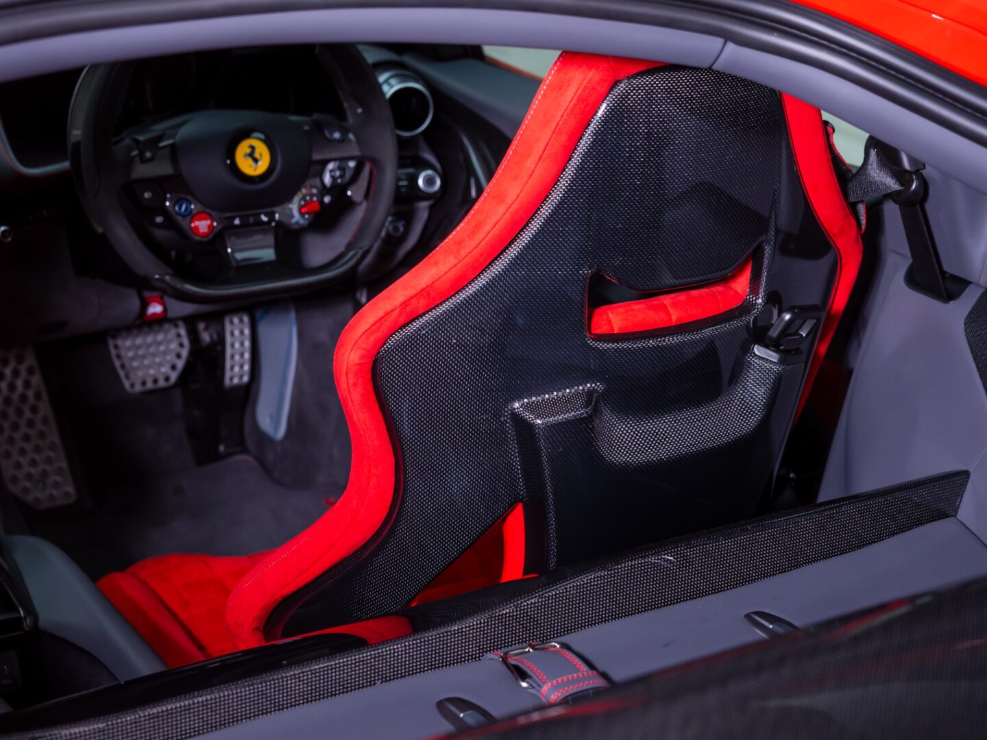 2023 Ferrari 812 Competizione, 6/16