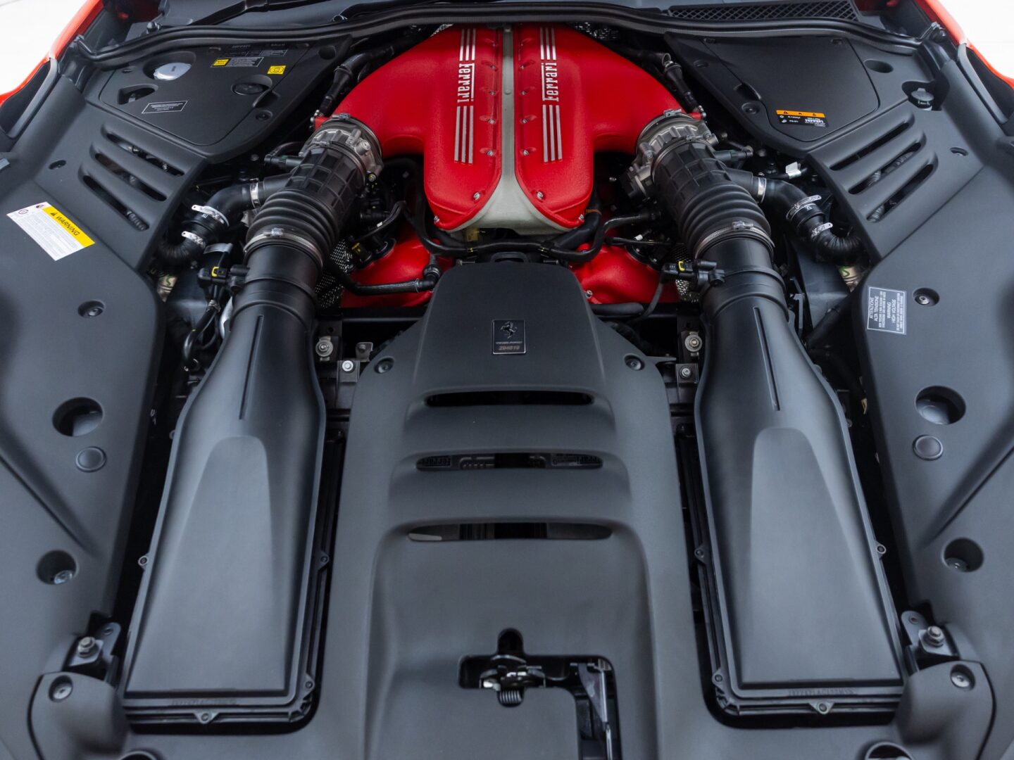 2023 Ferrari 812 Competizione, 7/16