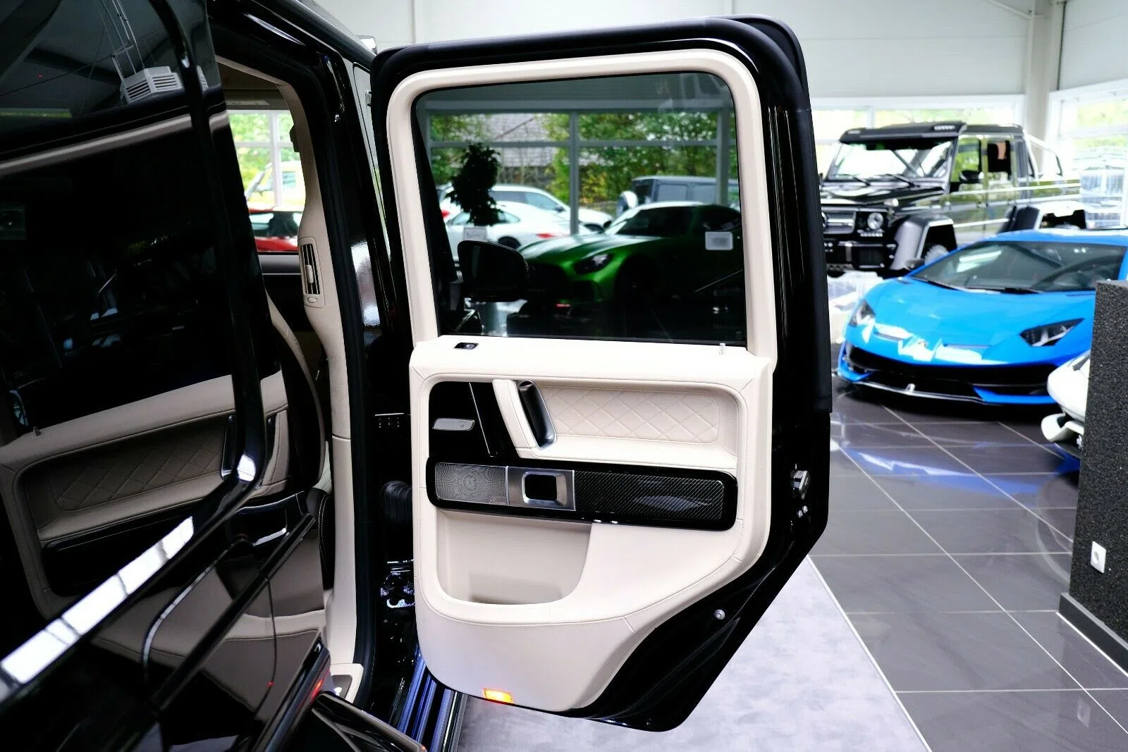 2020 BRABUS G 800 interior, door panel, Beige