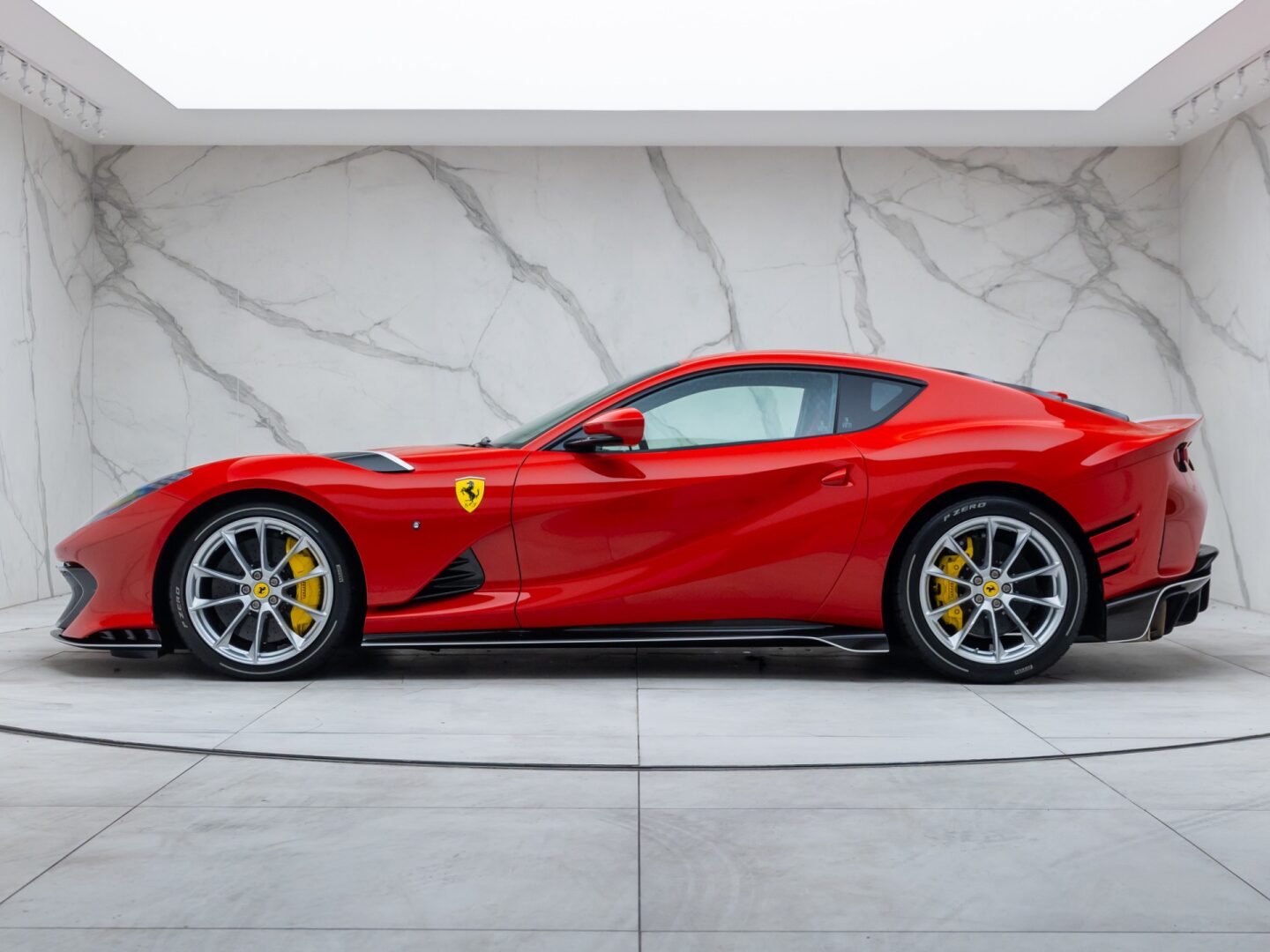 2023 Ferrari 812 Competizione, 13/16