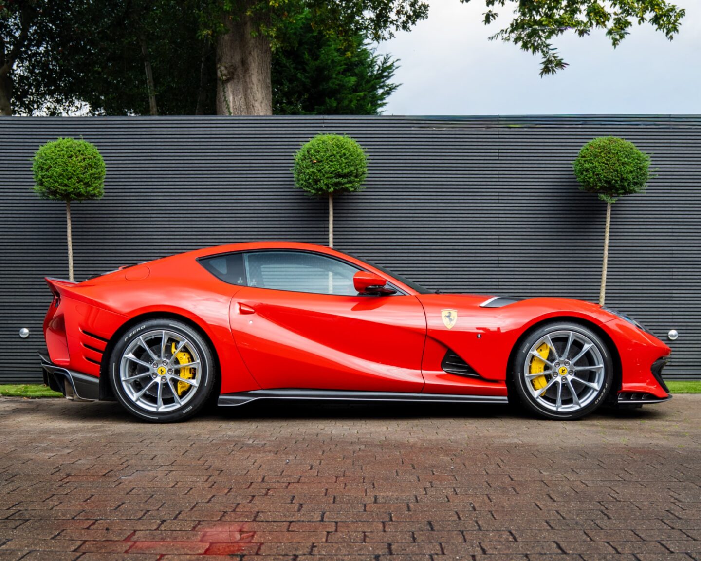 2023 Ferrari 812 Competizione, 14/16