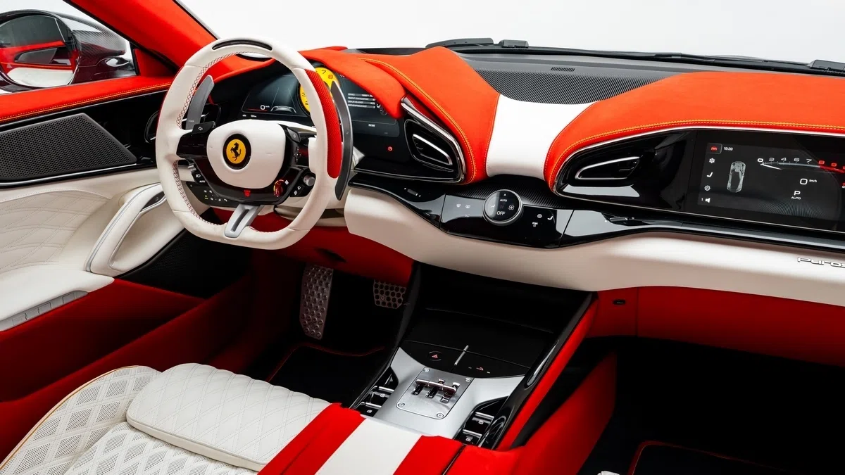 2025 Purosangue ESTESO interior, dashboard, Bianco White