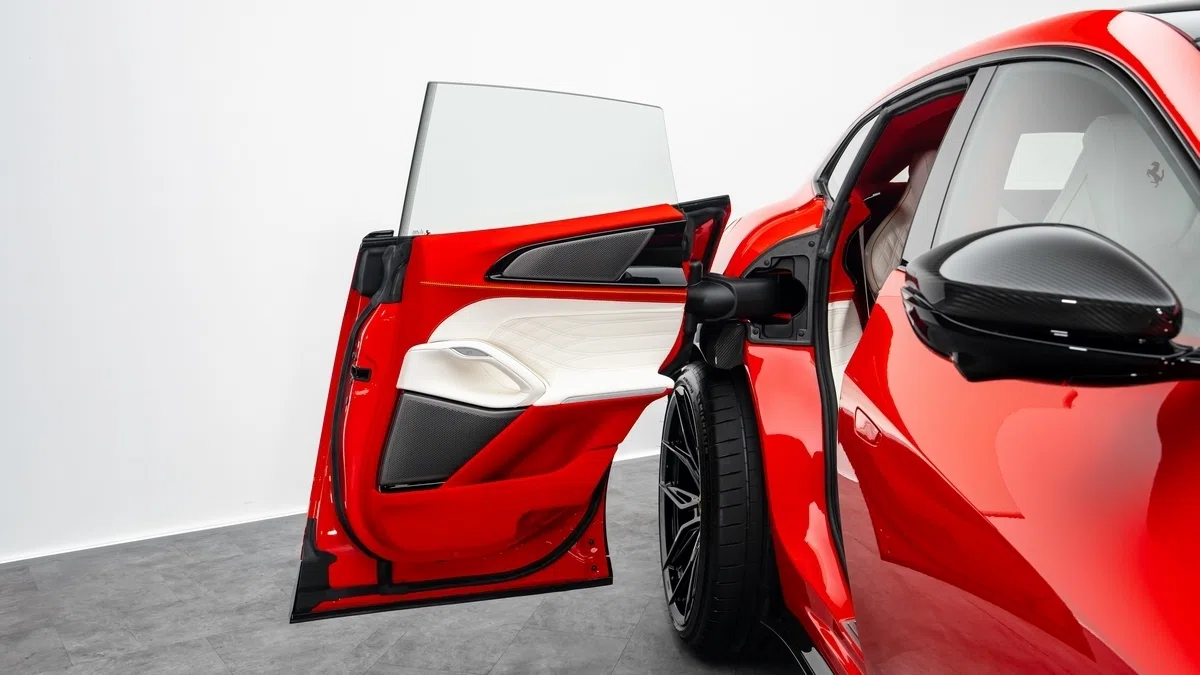 2025 Purosangue ESTESO for sale, exterior, Rosso Scuderia