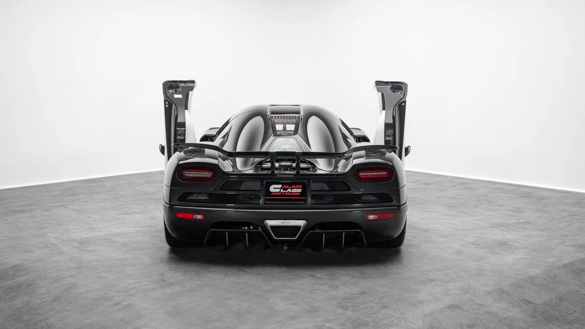 2014 Koenigsegg Agera R, rear three-quarter view, Exposed Carbon