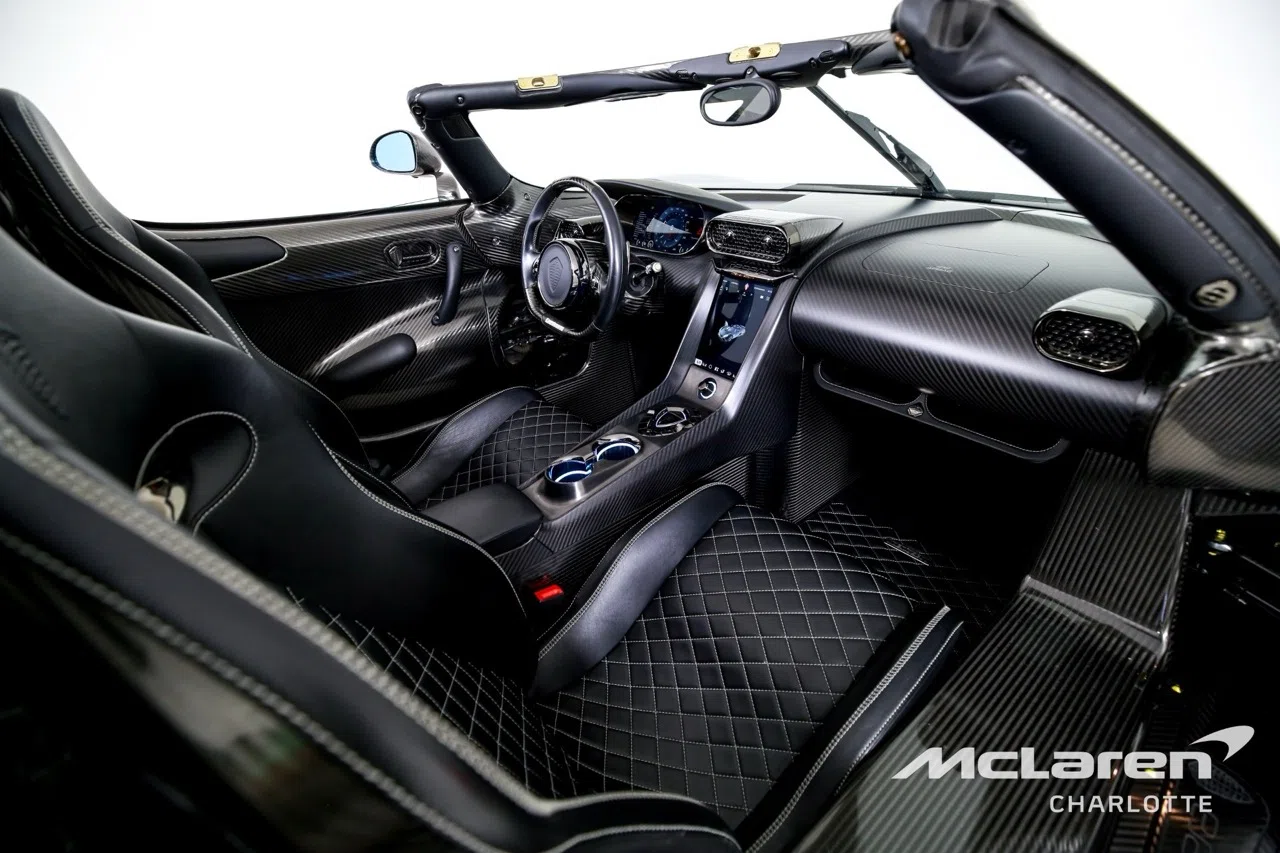 2020 Koenigsegg Regera interior, Black
