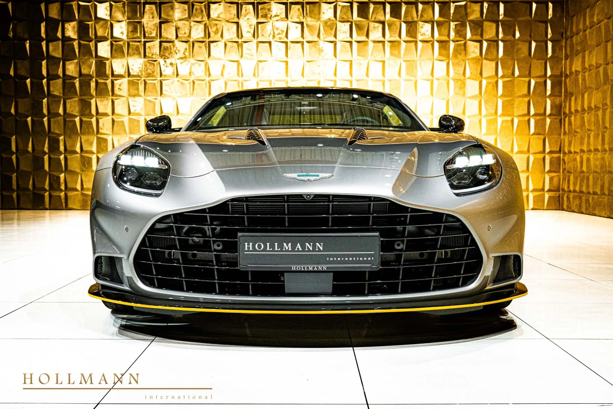 2025 Aston Martin Vanquish Coupé for sale, exterior, Onyx Black