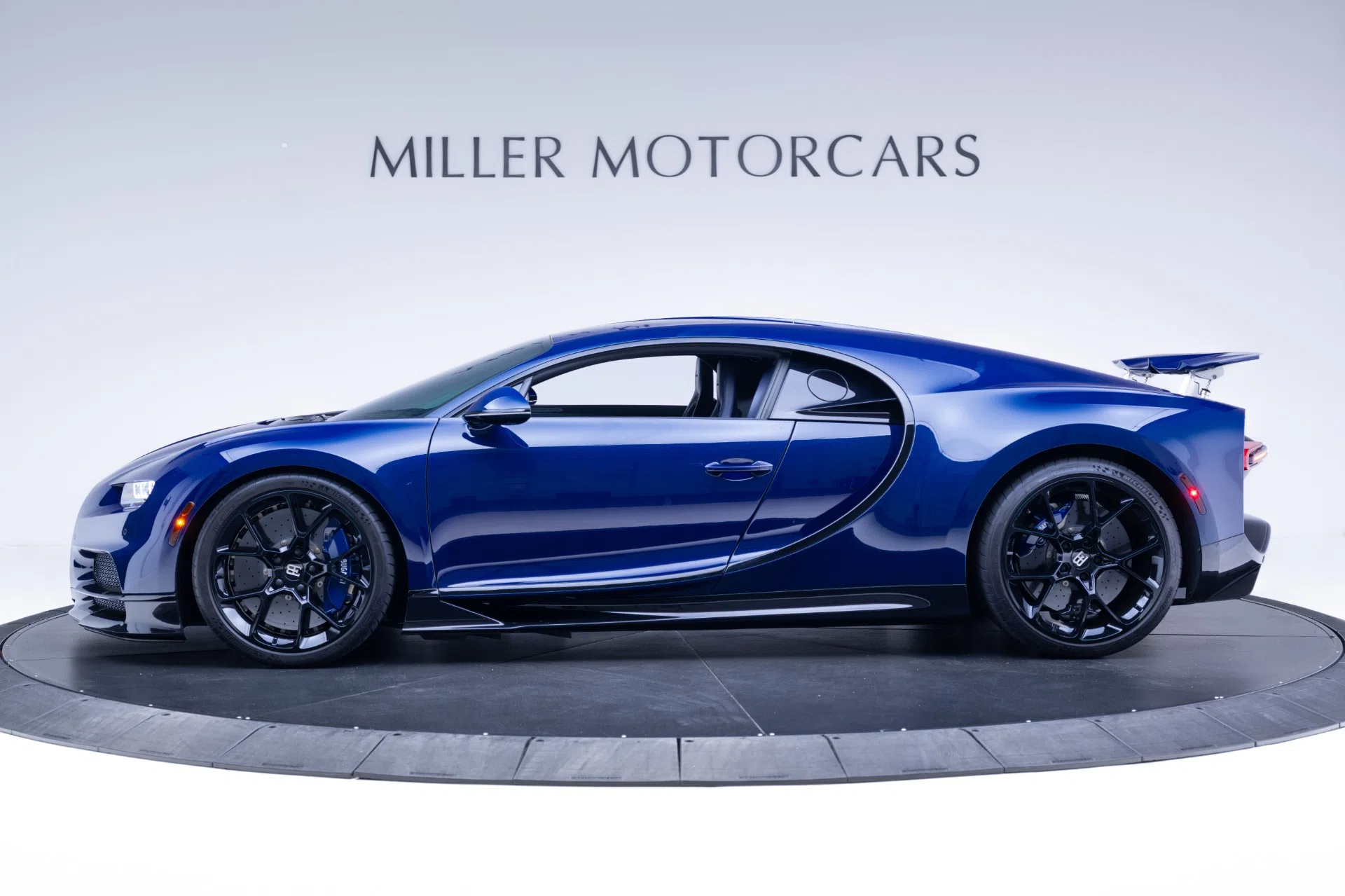 2018 Bugatti Chiron, side profile, Blue Carbon