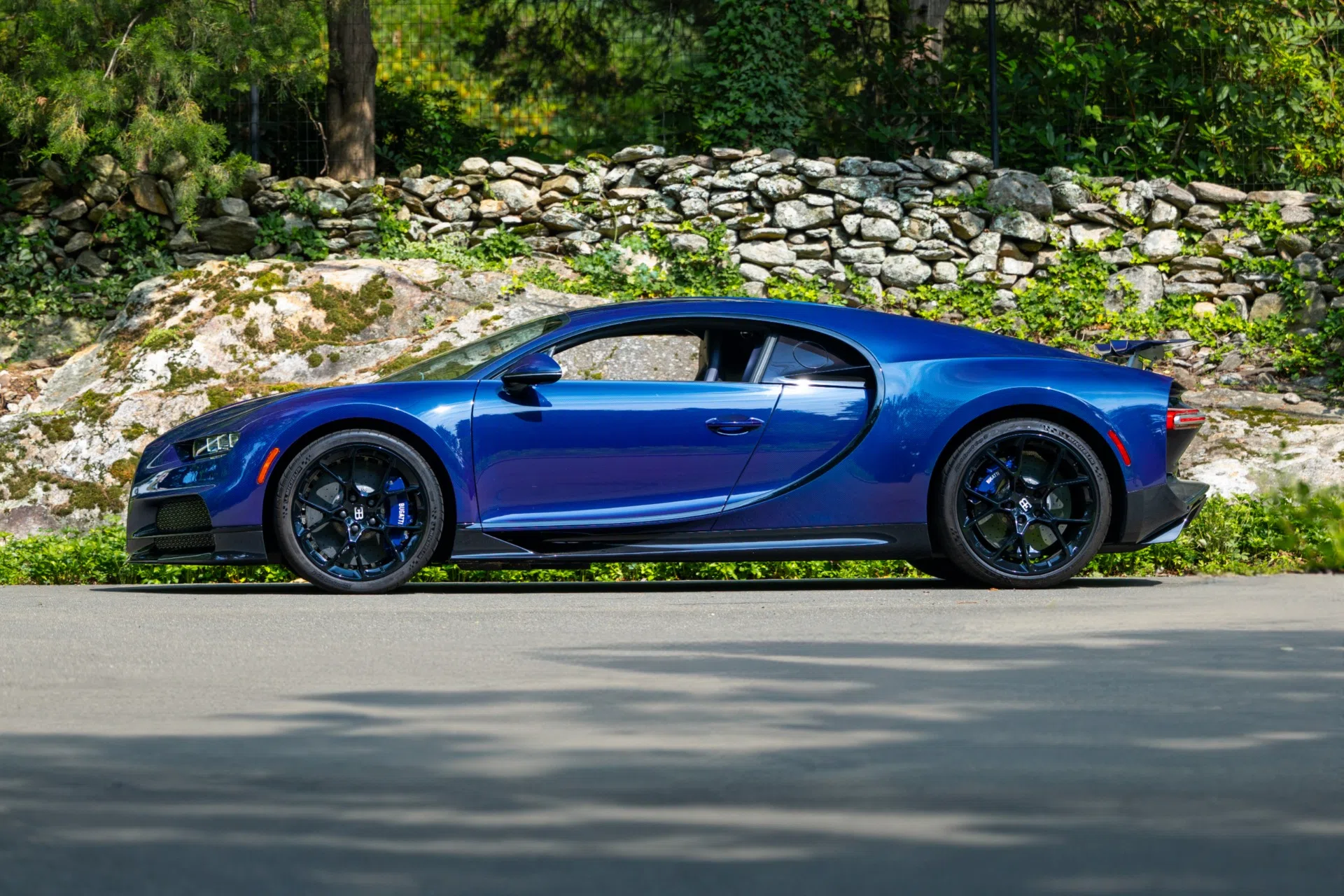 2018 Bugatti Chiron for sale, exterior, Blue Carbon