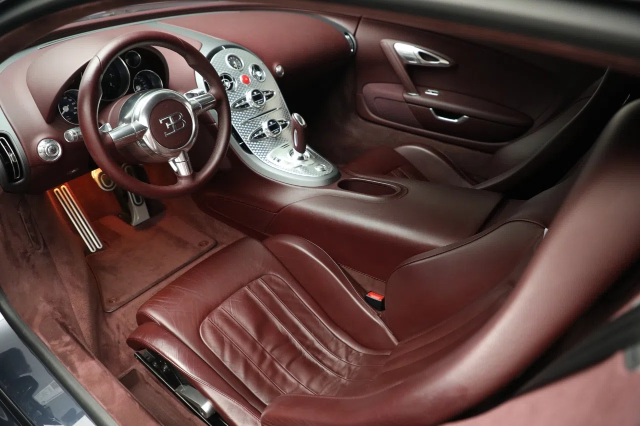 2006 Bugatti Veyron interior, BURGUNDY