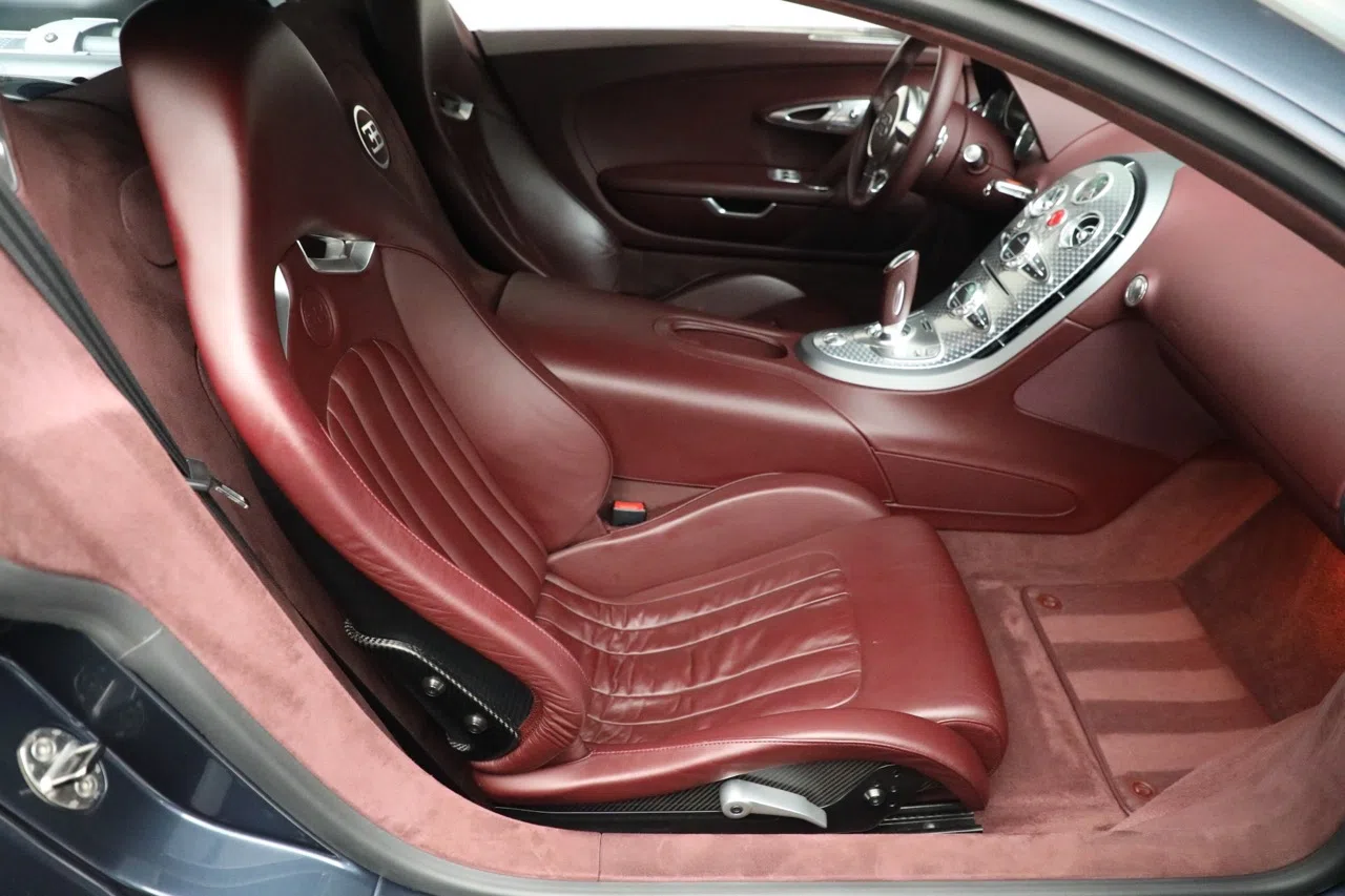 2006 Bugatti Veyron interior, seats, BURGUNDY